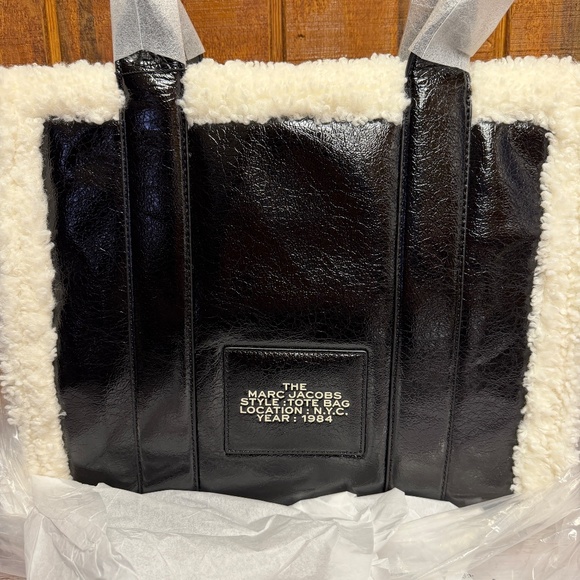 Marc Jacobs The Large Crinkle Teddy Tote - Black w/ White Trim - Picture 7 of 9